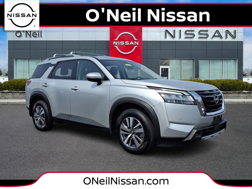 2023 Nissan Pathfinder SL