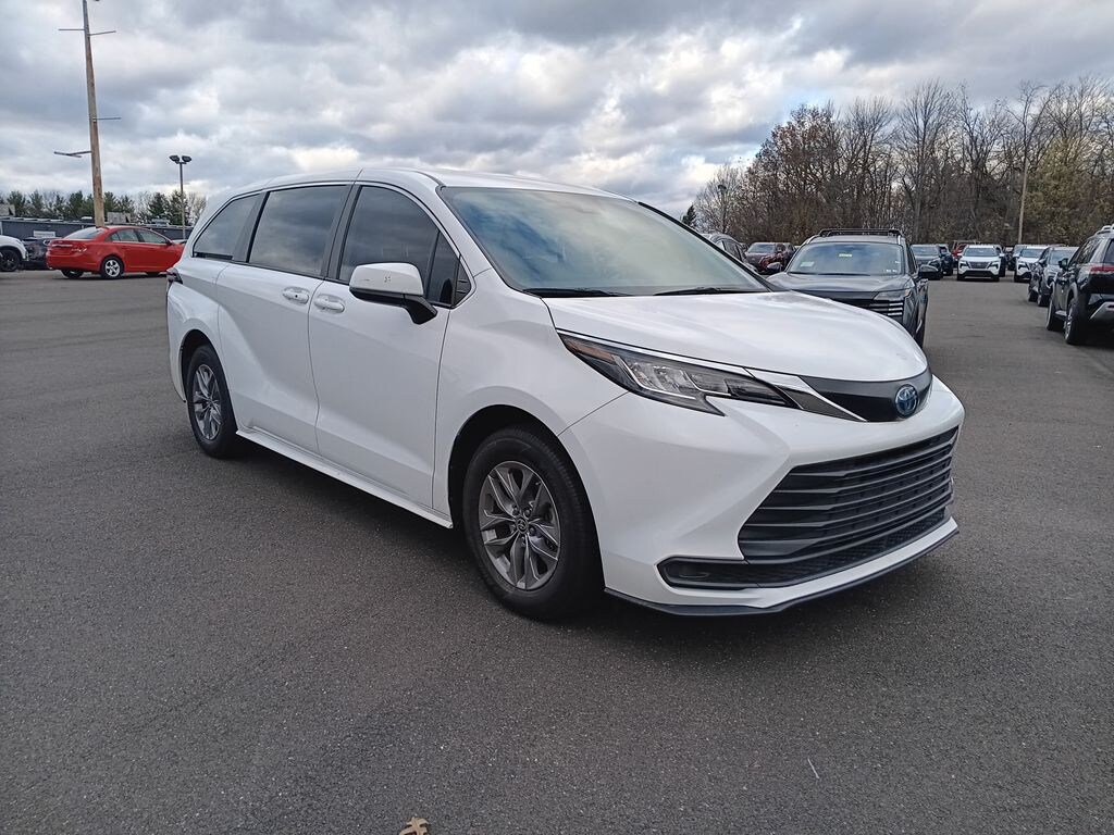 Used 2023 Toyota Sienna LE 8 Passenger Van Passenger Van