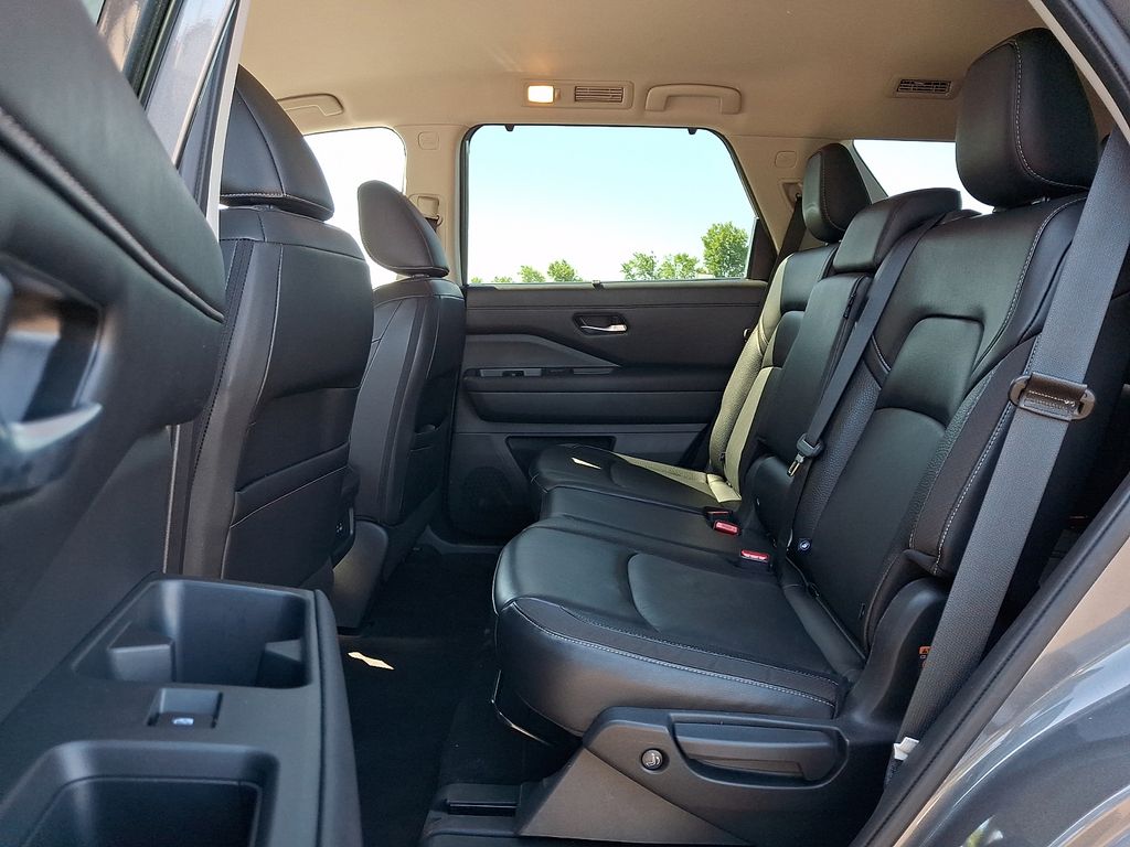 2023 Nissan Pathfinder SL - Photo 11