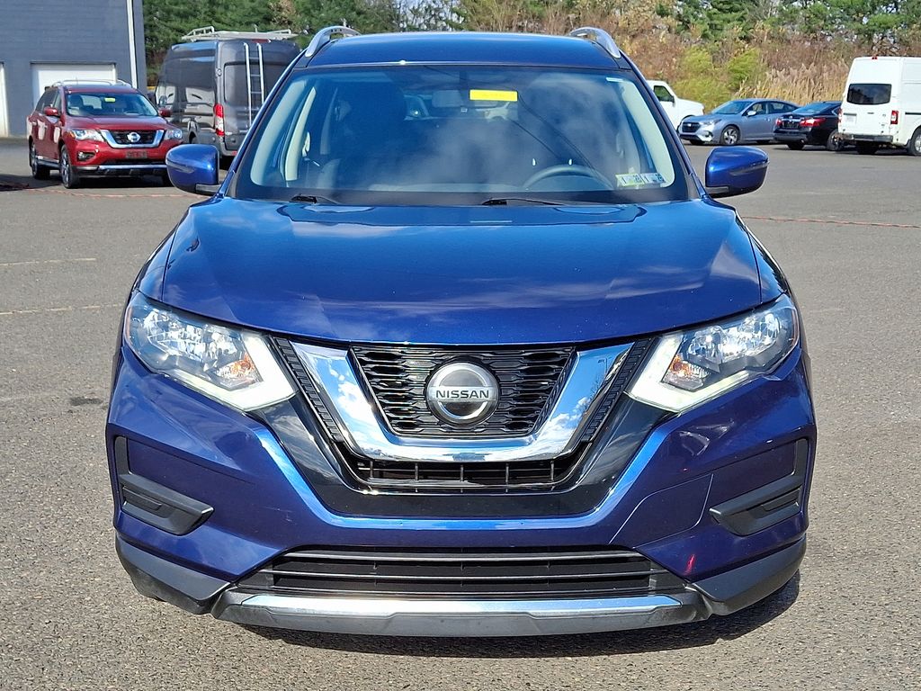 2018 Nissan Rogue SV photo 2