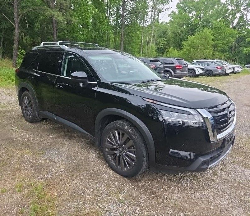 2023 Nissan Pathfinder SL 4WD's photo