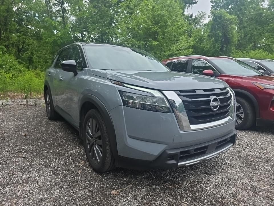 2024 Nissan Pathfinder SL 4WD's photo