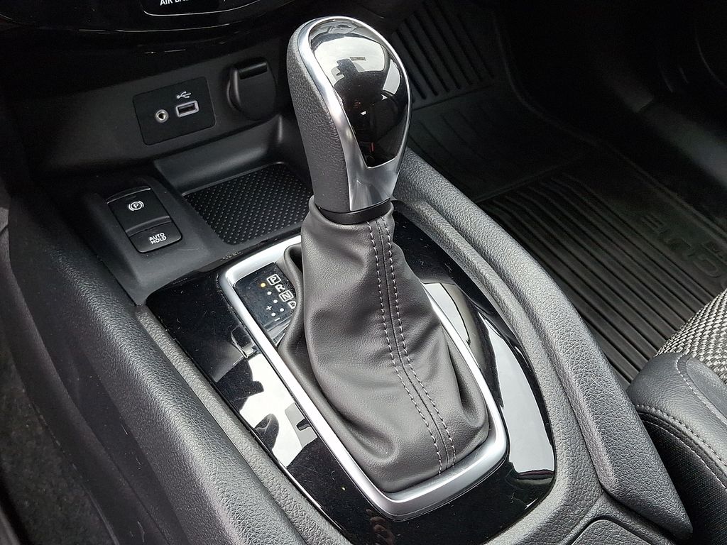 2022 Nissan Rogue Sport SV - Photo 13