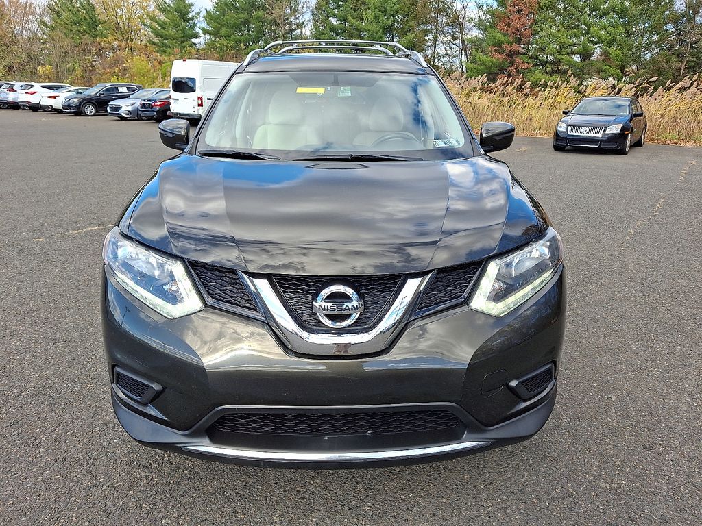 2016 Nissan Rogue SV photo 2