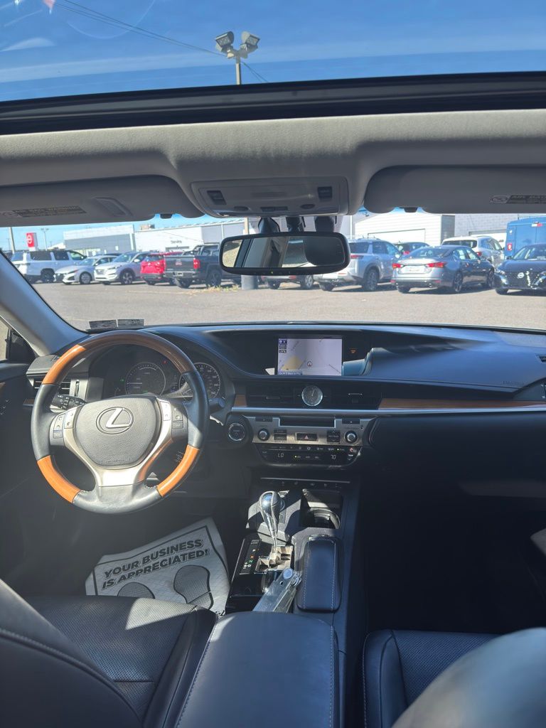 2014 Lexus ES 300h photo 4