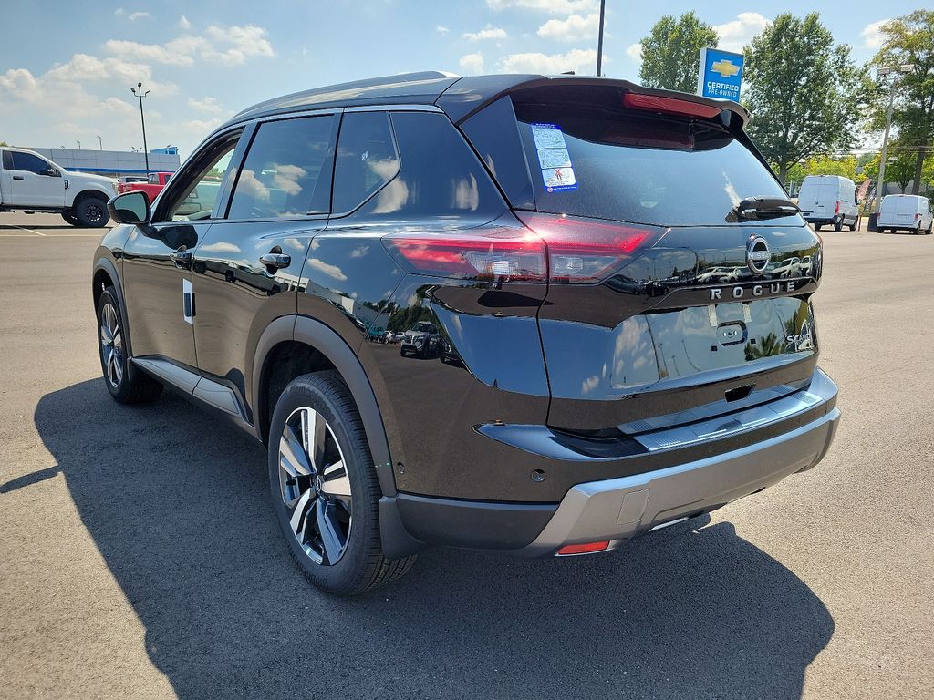 2024 Nissan Rogue SL photo 2