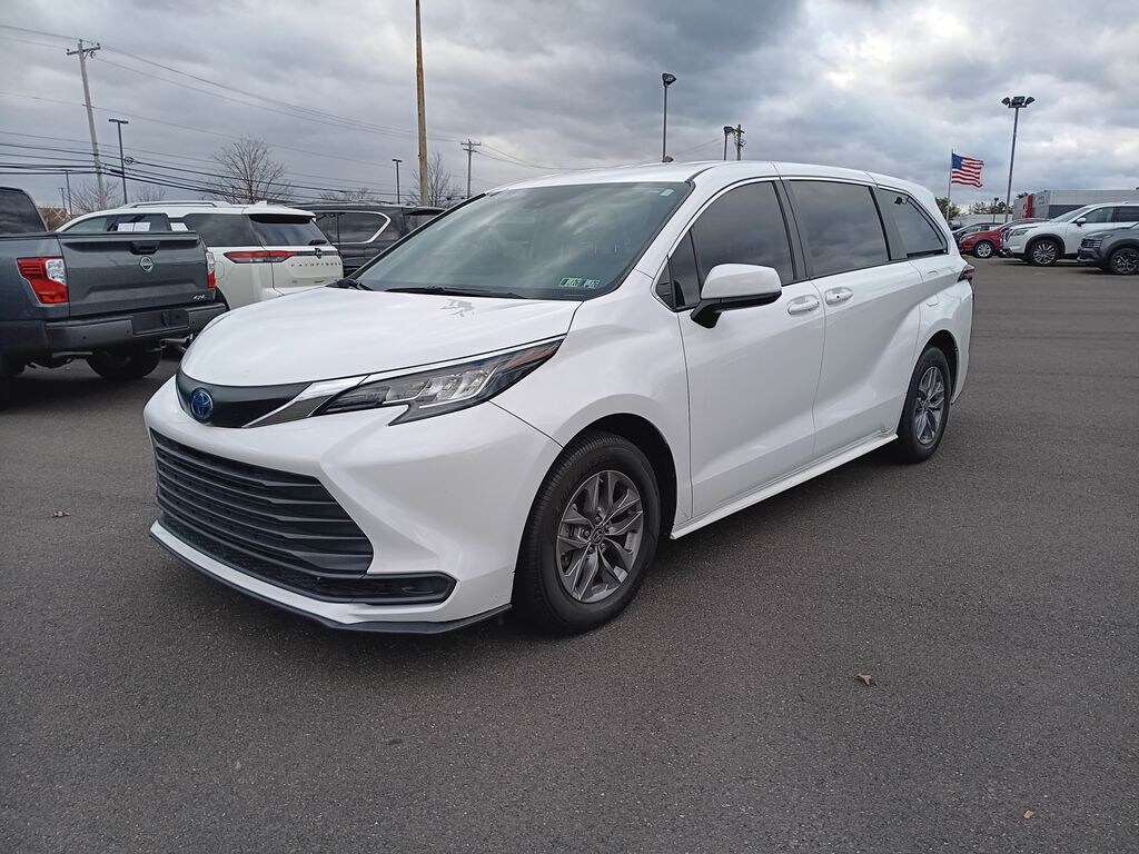 Used 2023 Toyota Sienna LE 8 Passenger Van Passenger Van