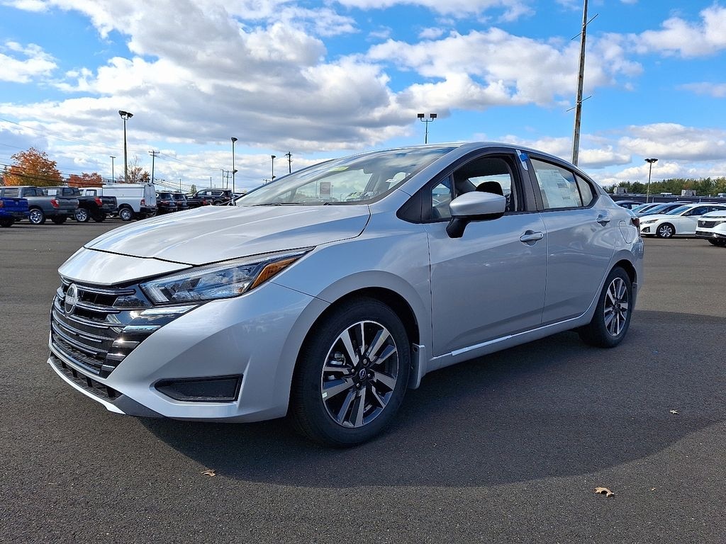 New 2025 Nissan Versa 1.6 SV Sedan