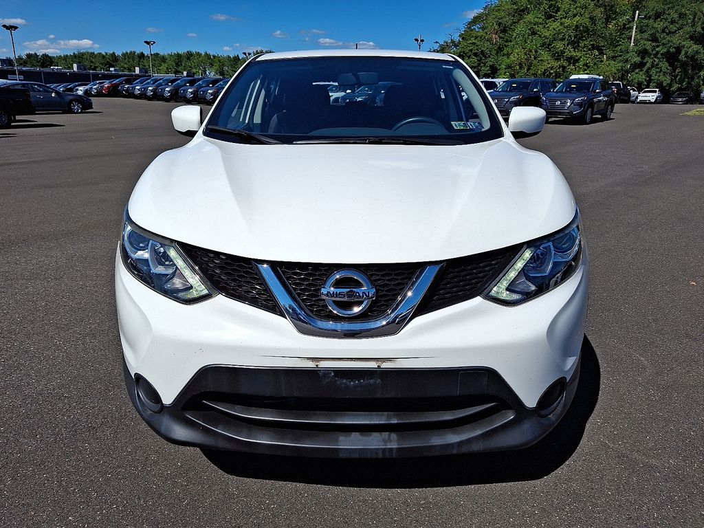 2017 Nissan Rogue Sport S photo 2
