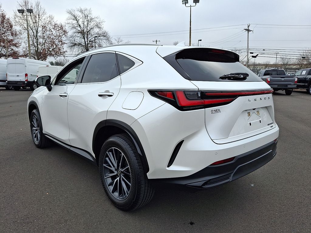 2022 Lexus NX 350h Premium photo 3
