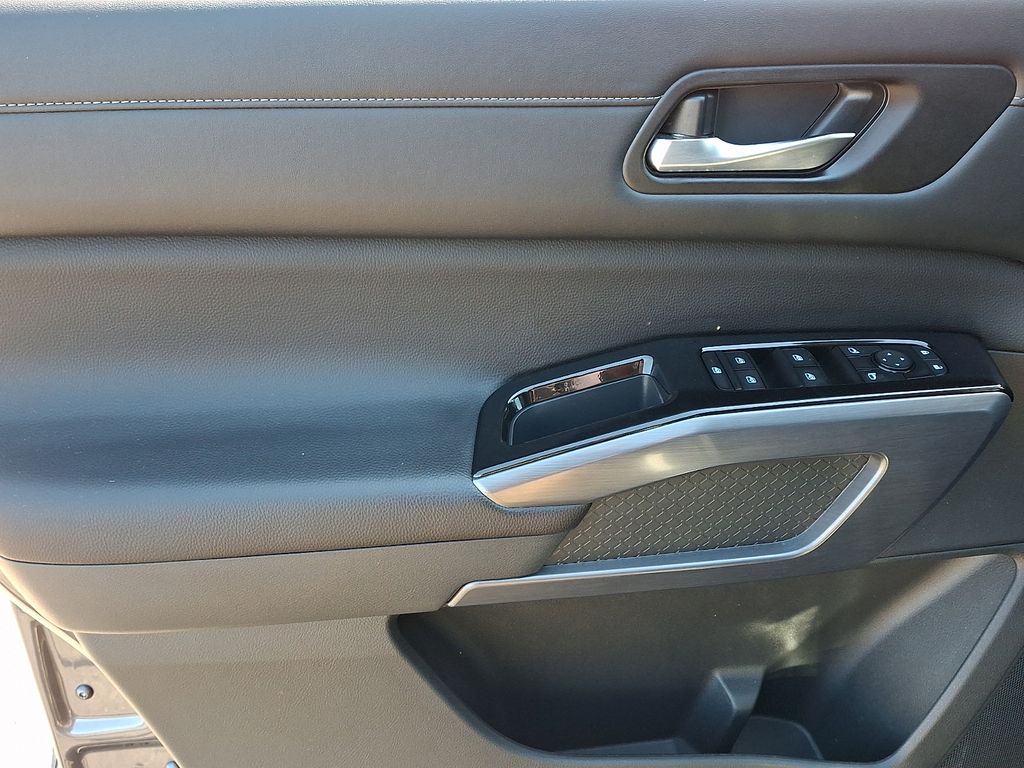2023 Nissan Pathfinder SL - Photo 13