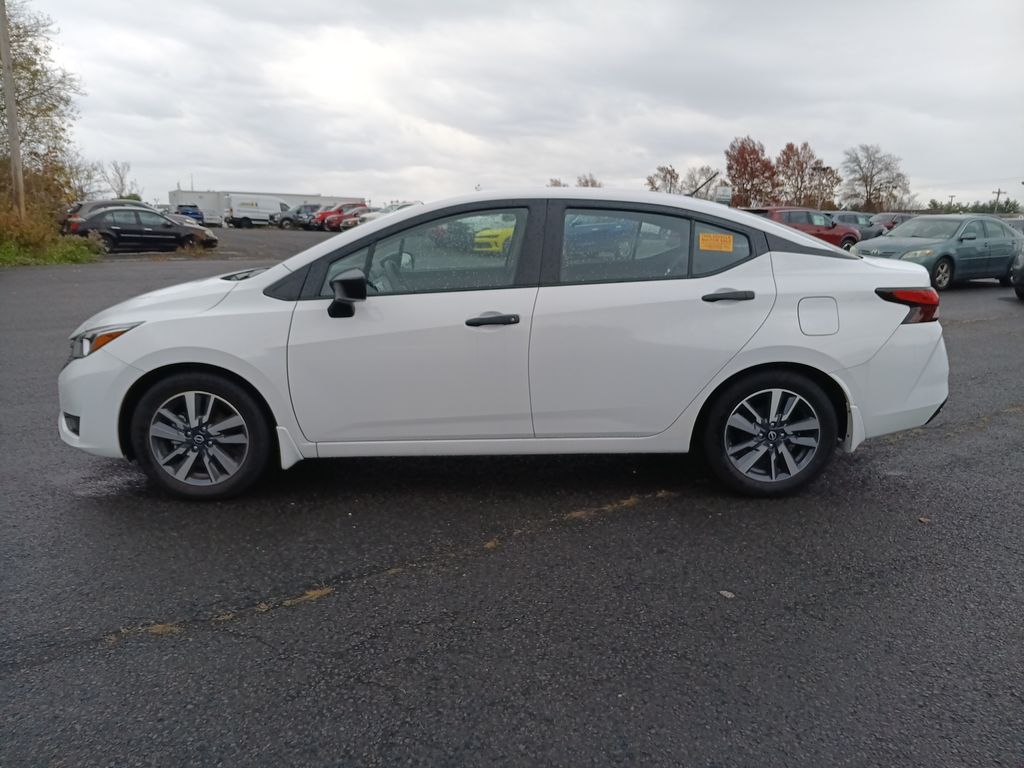 2023 Nissan Versa 1.6 S photo 4