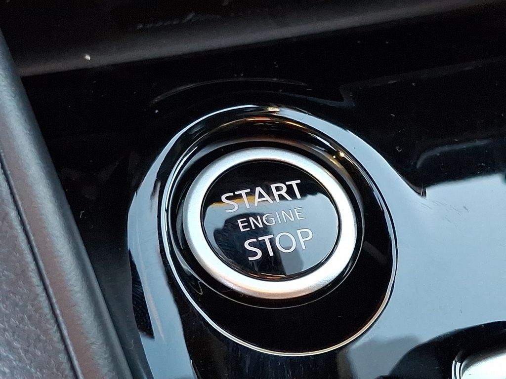 2025 Nissan Versa Sedan SV - Photo 14