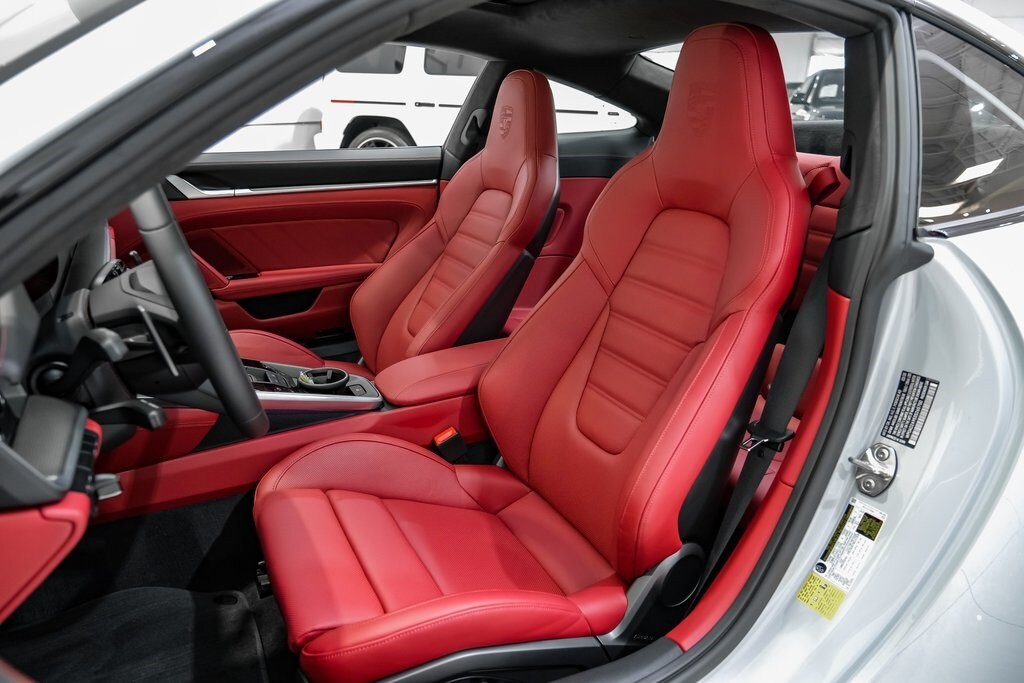 2025 Porsche 911 Turbo S photo 4
