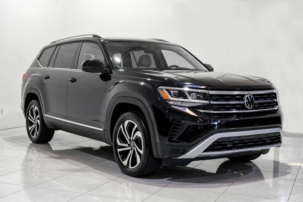 2023 Volkswagen Atlas SEL photo 3