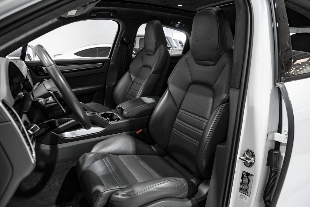 2020 Porsche Cayenne Coupe Turbo photo 4