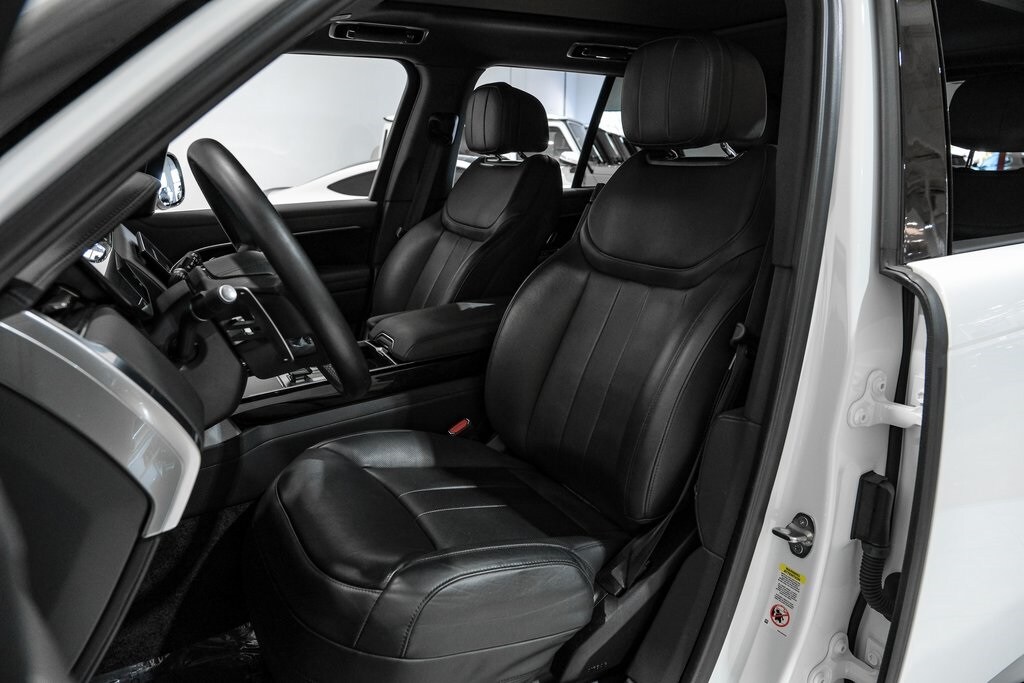 2023 Land Rover Range Rover SE photo 4