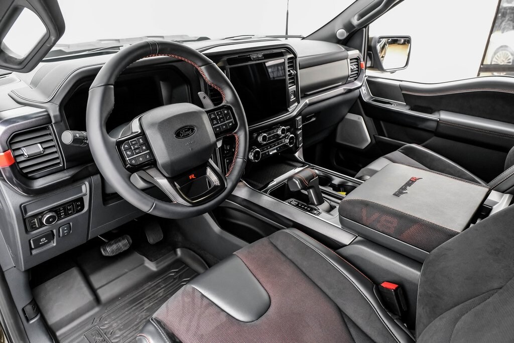 2025 Ford F-150 Raptor photo 2