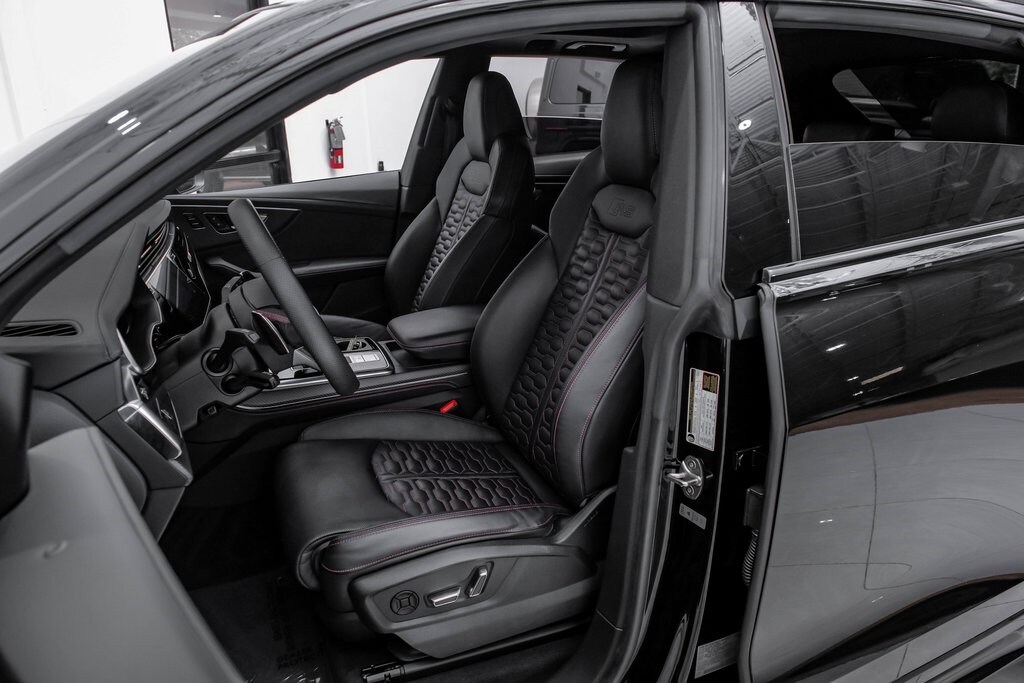 2023 Audi RS Q8 photo 4