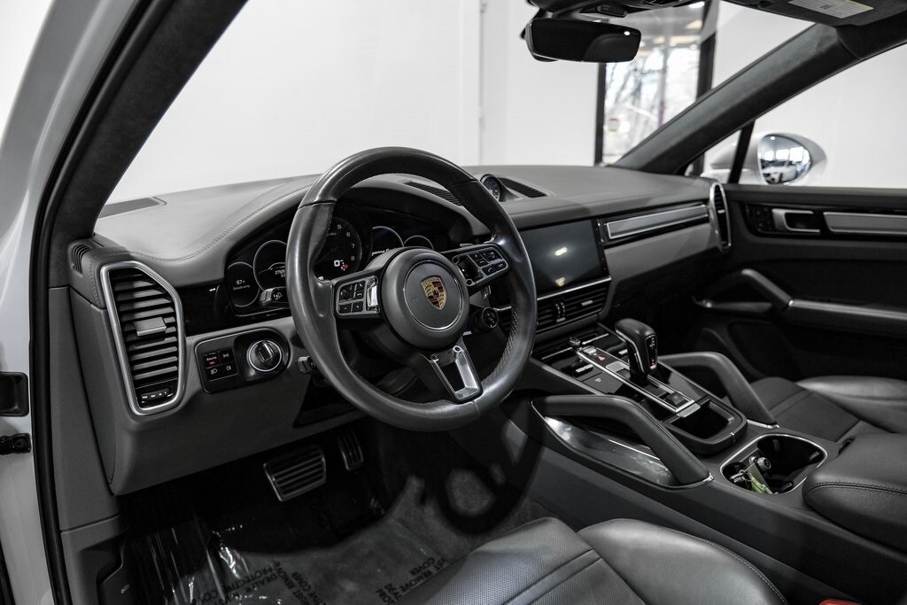 2020 Porsche Cayenne Coupe Turbo photo 3