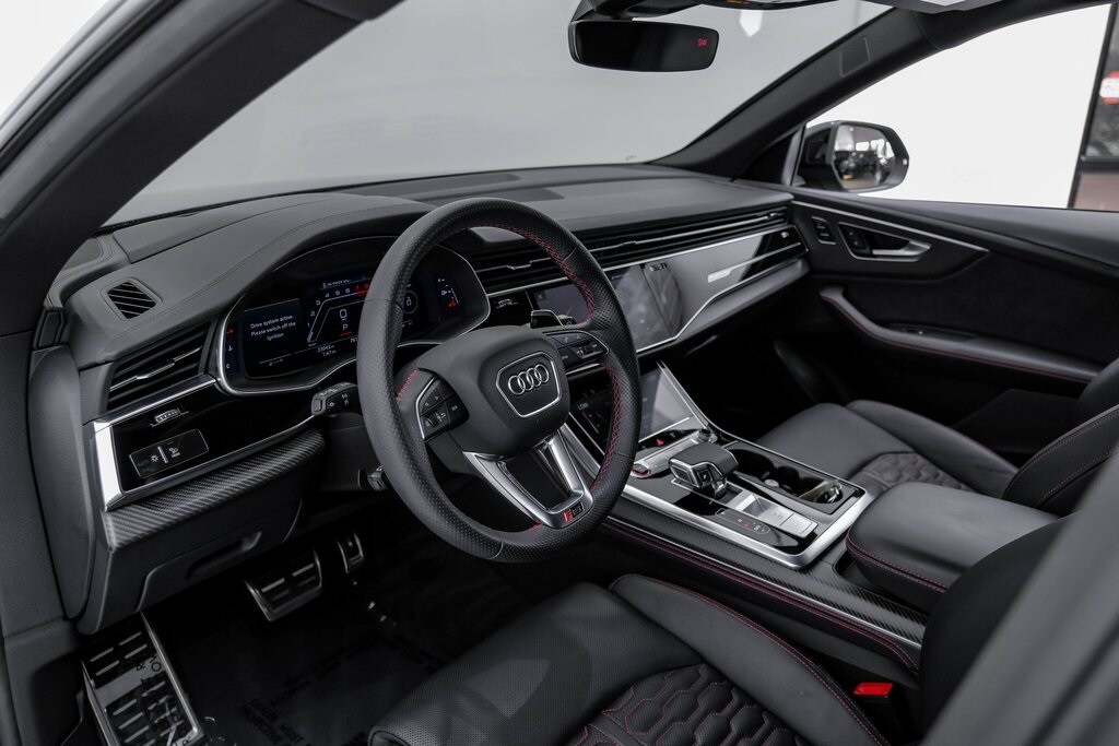 2023 Audi RS Q8 photo 3