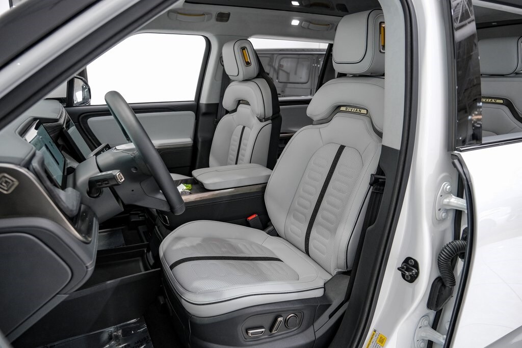 2024 Rivian R1S Launch Edition photo 4