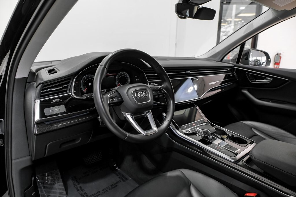 2022 Audi Q7 55 Premium Plus photo 2