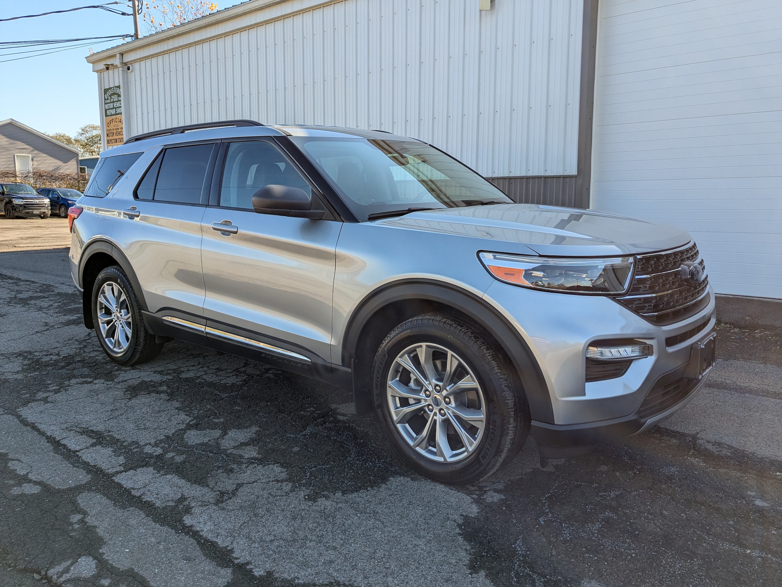 2022 Ford Explorer Four-Wheel Drive with Locking Differential  2022 Ford Explorer Four-Wheel Drive with Locking Differential