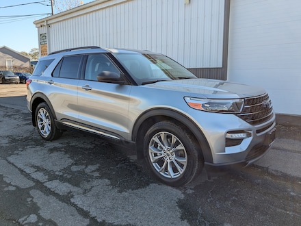 2022 Ford Explorer XLT Four-Wheel Drive with Locking Differential 2022 Ford Explorer XLT Four-Wheel Drive with Locking Differential