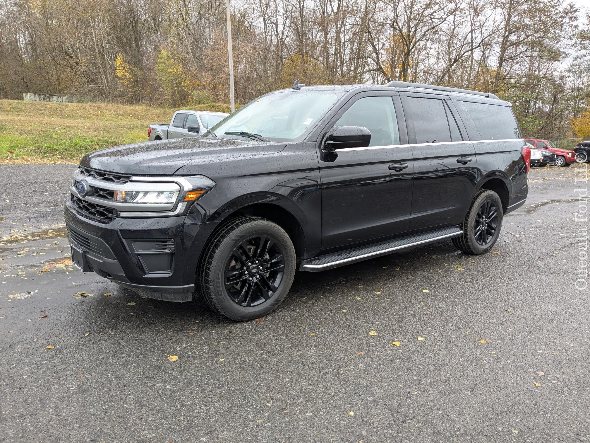 2023 Ford Expedition XLT's photo