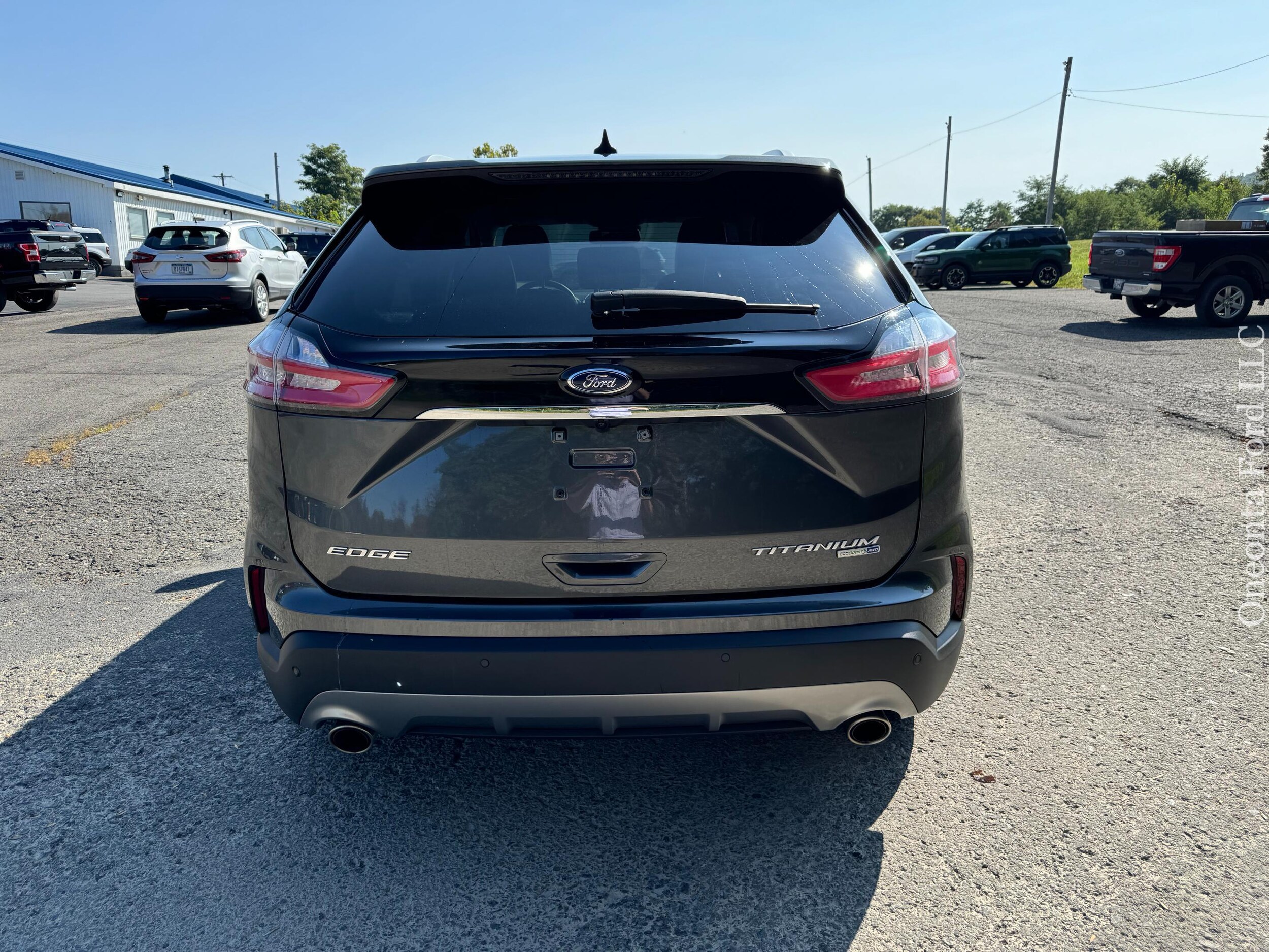 2020 Ford Edge Titanium photo 2