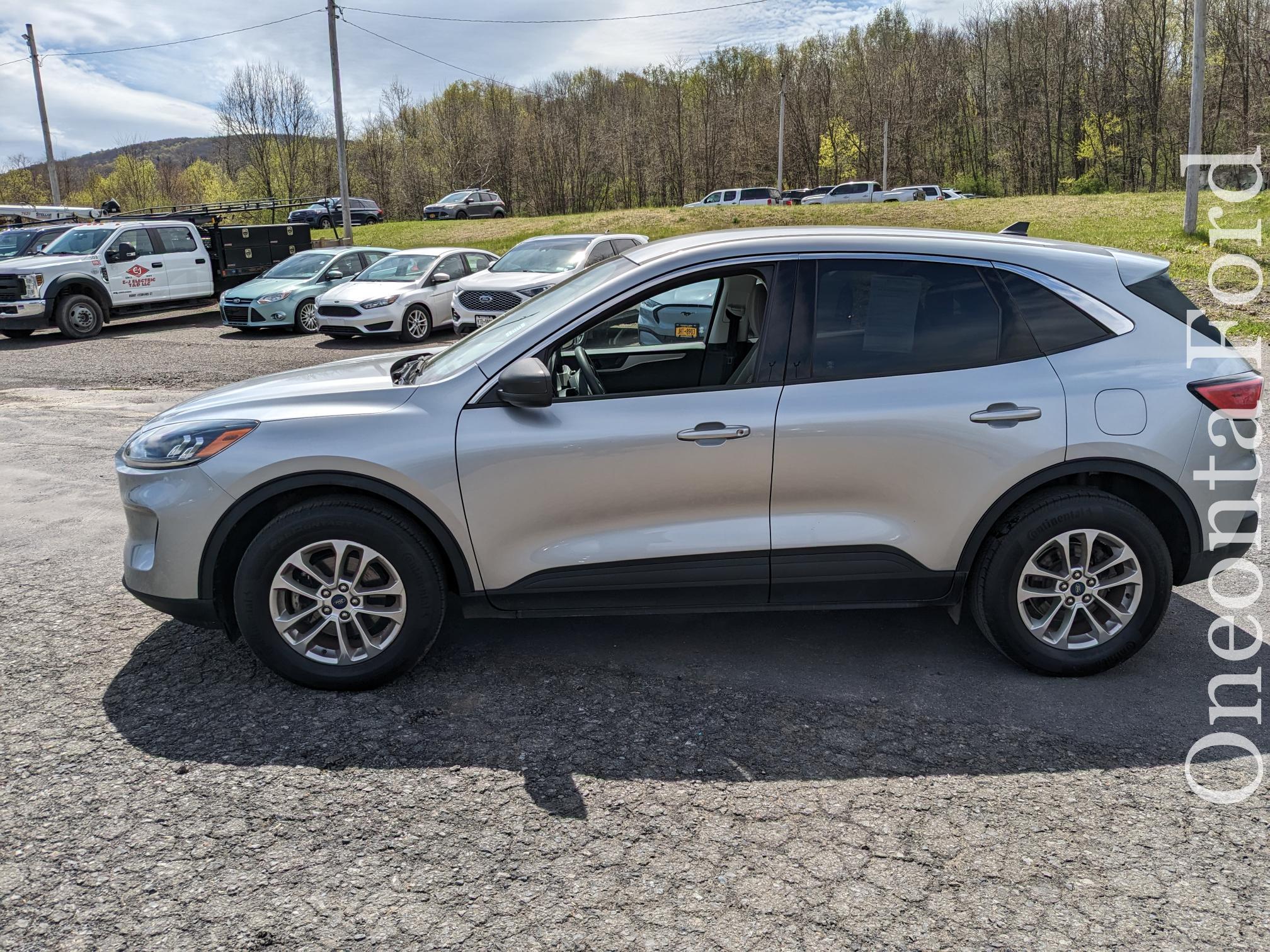 Used 2022 Ford Escape SE with VIN 1FMCU9G6XNUA05041 for sale in Oneonta, NY