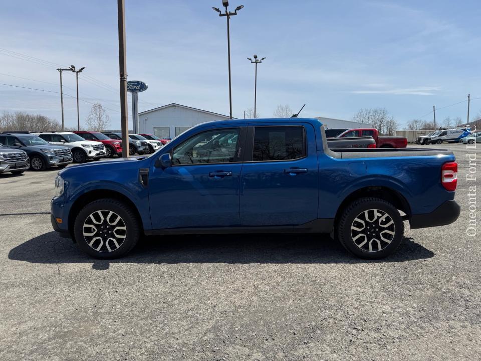 2023 Ford Maverick Lariat photo 2