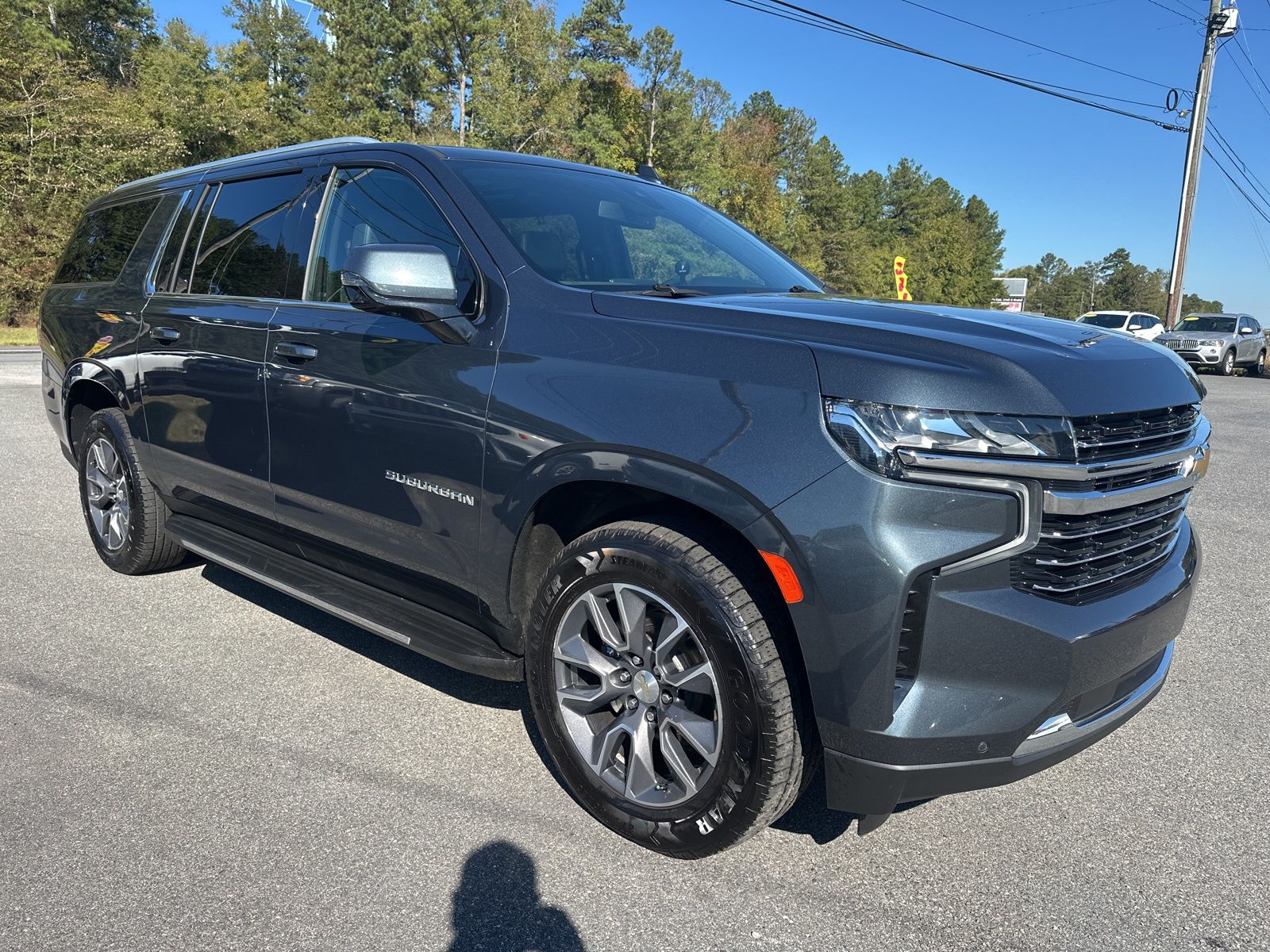 2021 Chevrolet Suburban LT photo 2