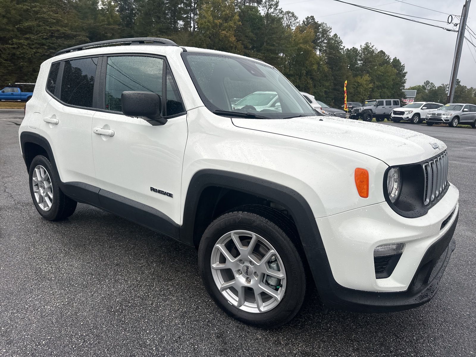 2022 Jeep Renegade Latitude photo 3