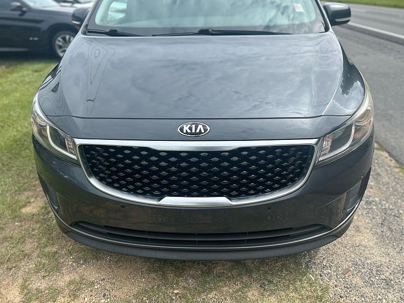 2017 Kia Sedona LX photo 3