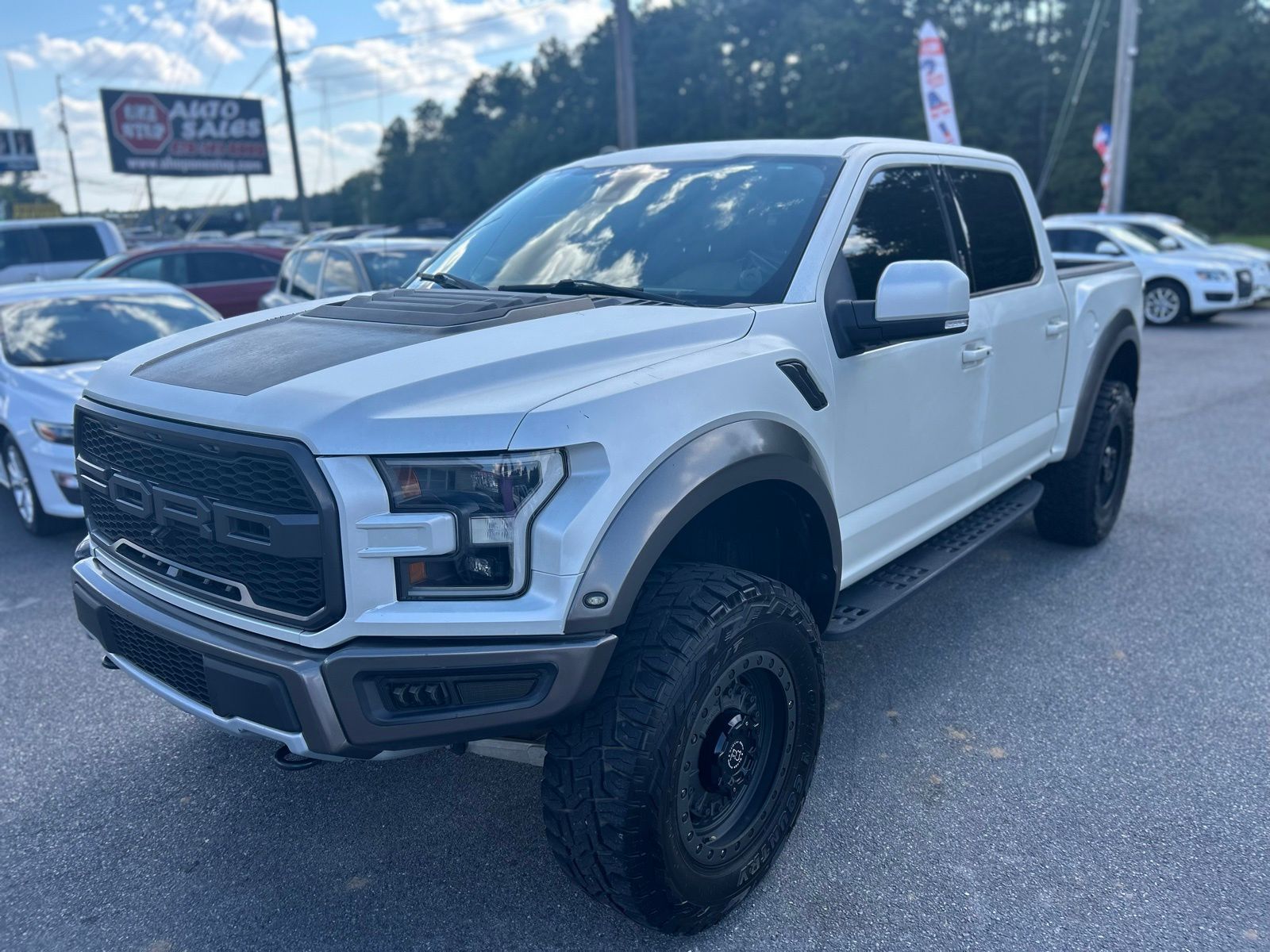 2018 Ford F-150 Raptor photo 2