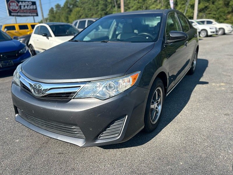2012 Toyota Camry LE photo 3