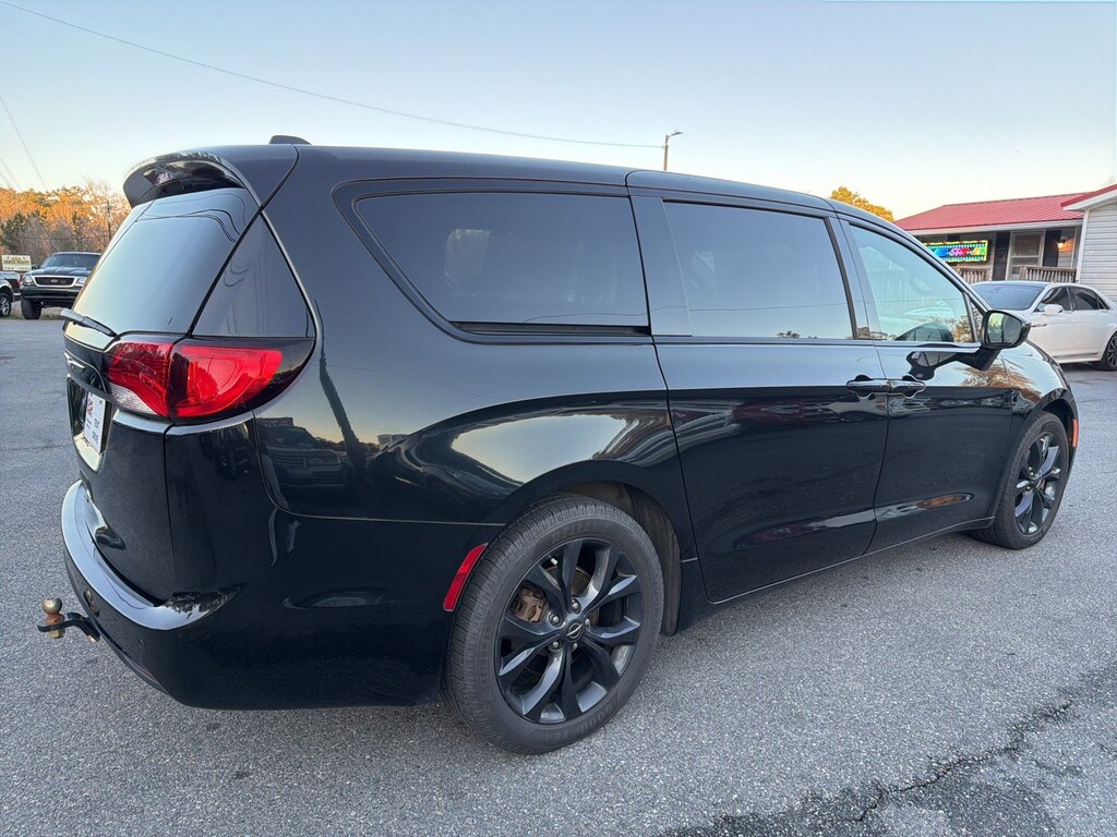 Used 2020 Chrysler Pacifica Touring Minivan/Van