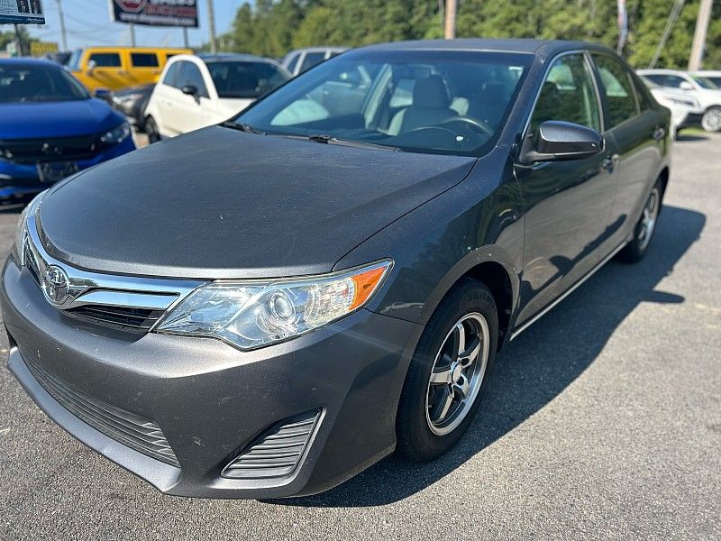 2012 Toyota Camry LE photo 4