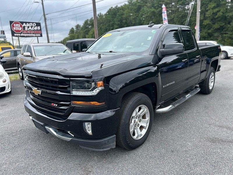 2018 Chevrolet Silverado 1500 LT2 photo 2