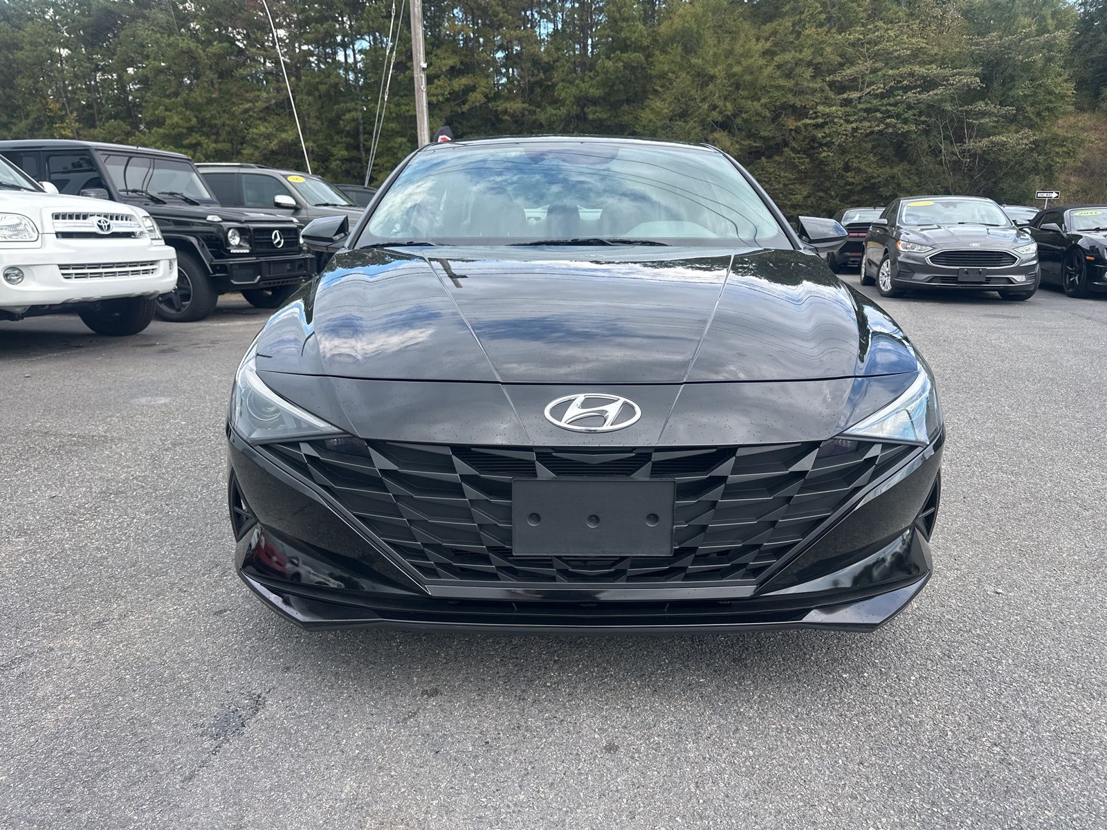2023 Hyundai Elantra SEL photo 2