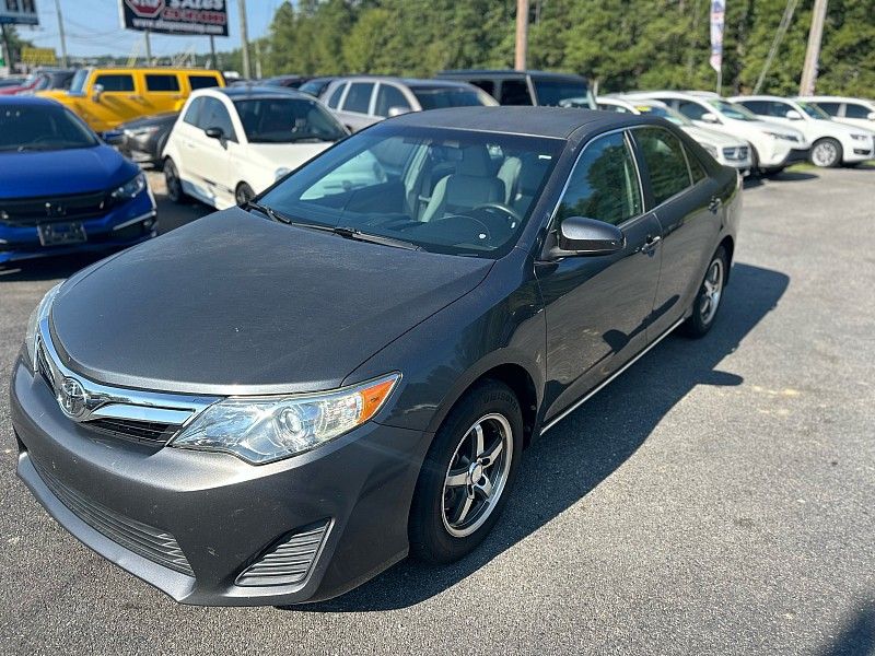 2012 Toyota Camry LE photo 2
