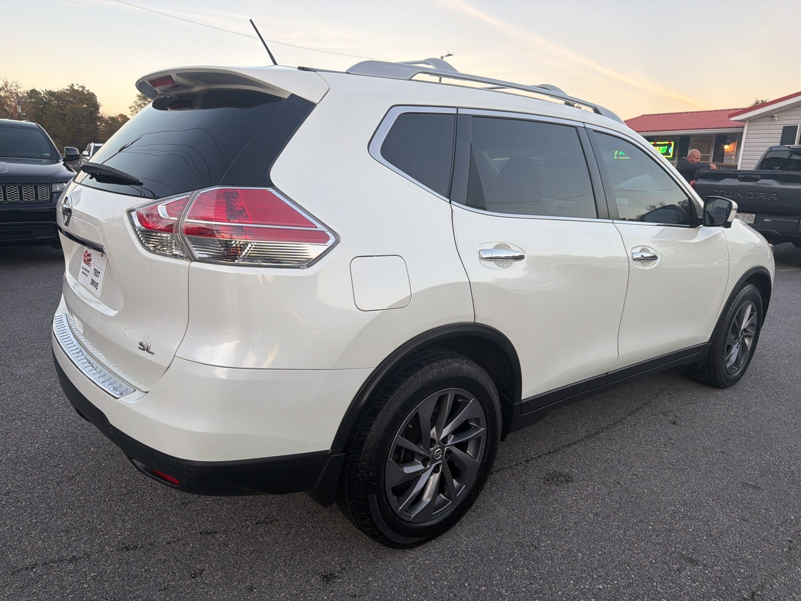 2016 Nissan Rogue SL photo 3