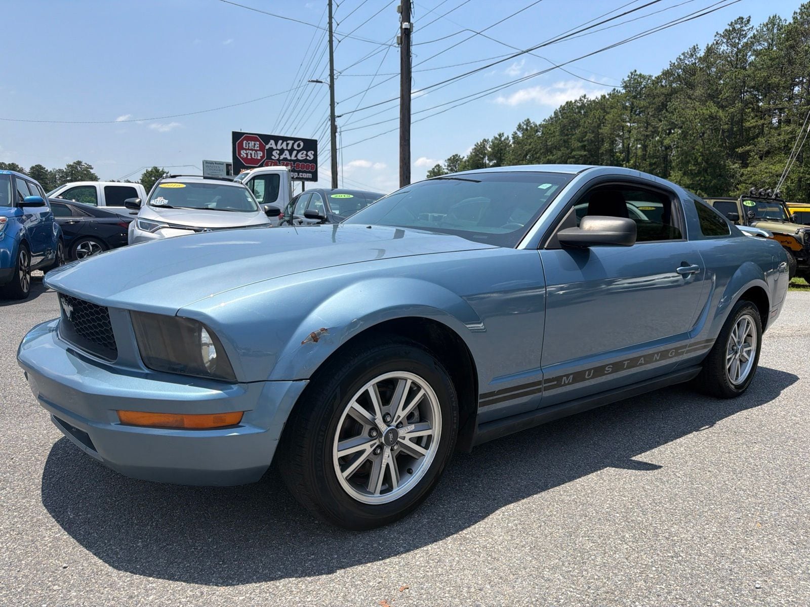 2005 Ford Mustang V6 Deluxe's photo