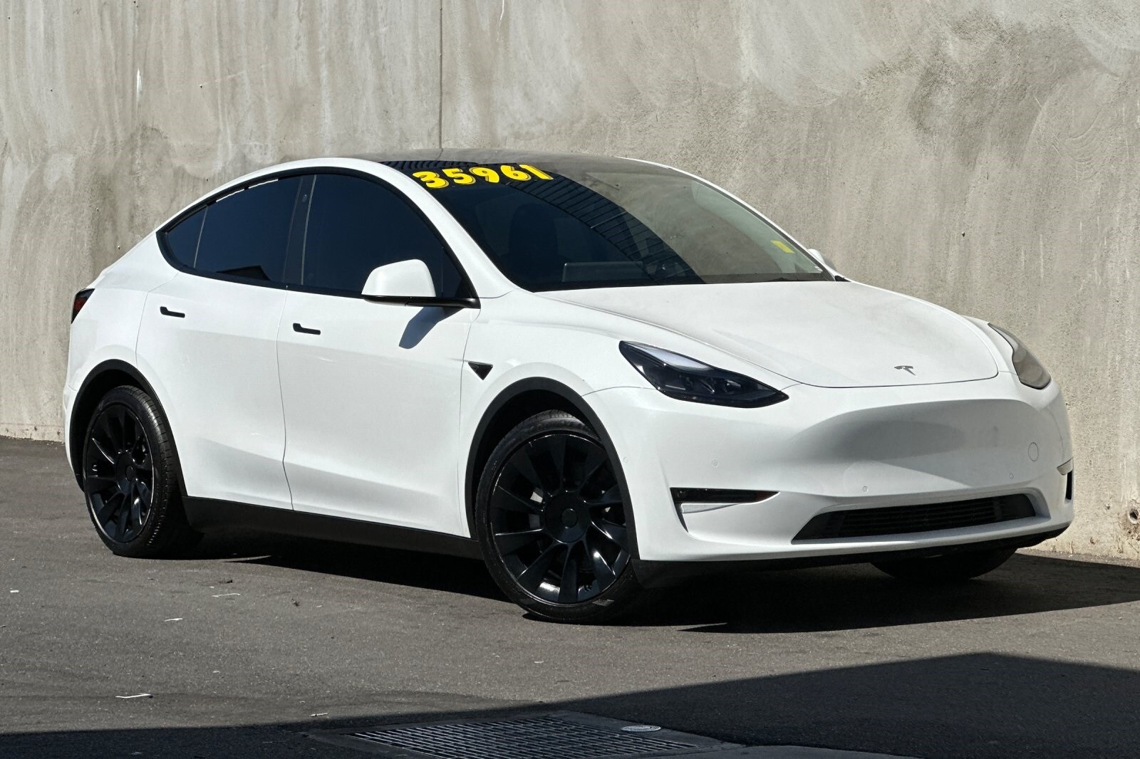 Used 2022 Tesla Model Y Long Range with VIN 7SAYGAEE4NF351577 for sale in Hayward, CA