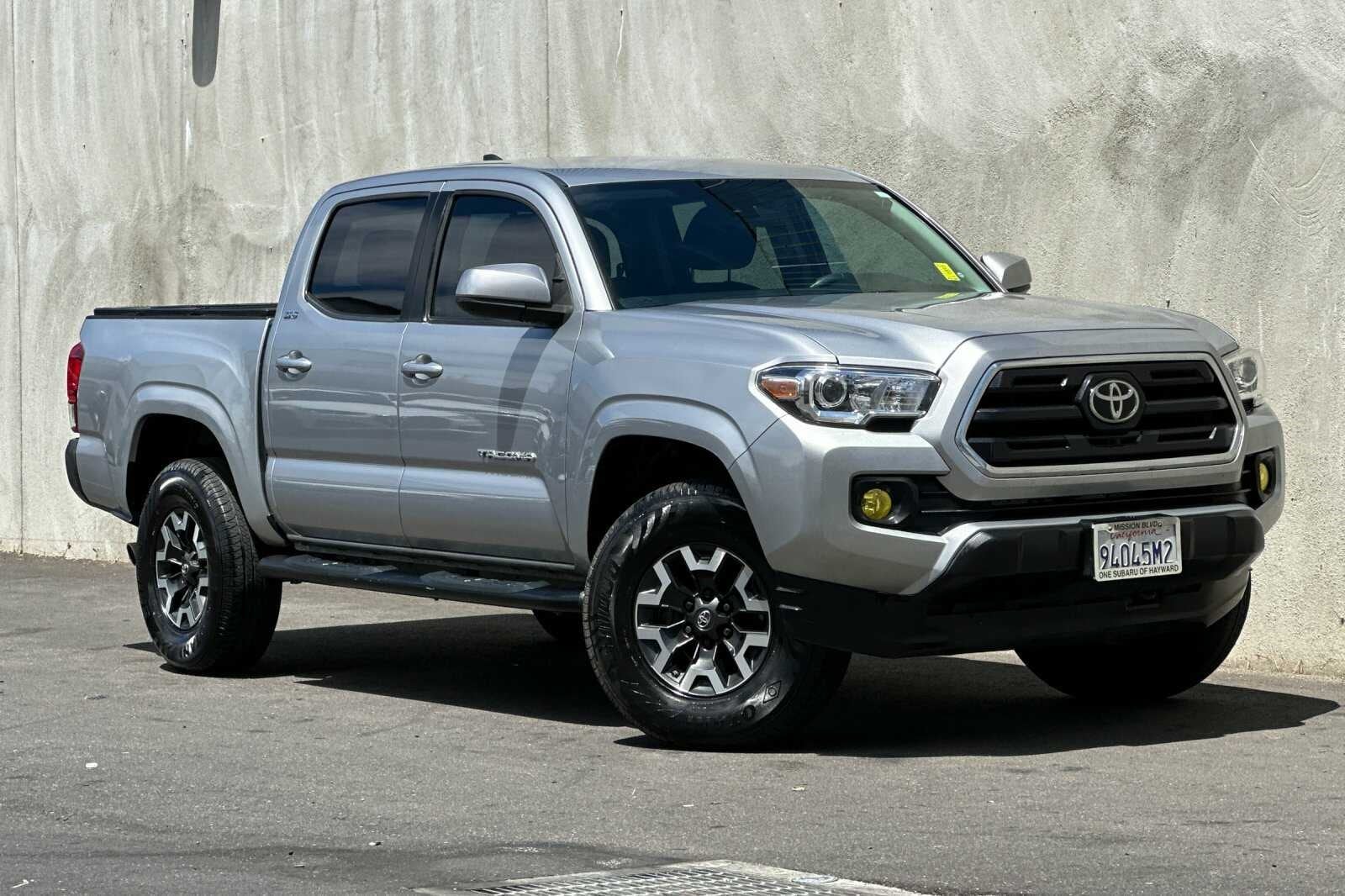 Used 2018 Toyota Tacoma SR5 with VIN 5TFAX5GN1JX128724 for sale in Hayward, CA