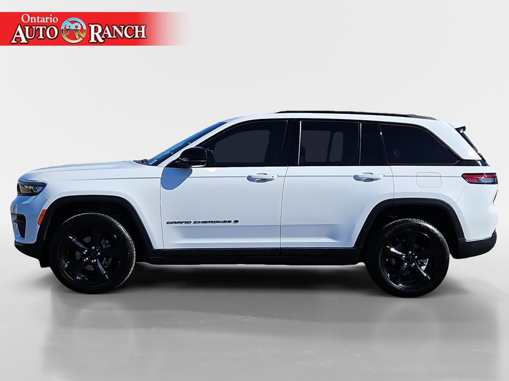 2023 Jeep Grand Cherokee Altitude photo 2