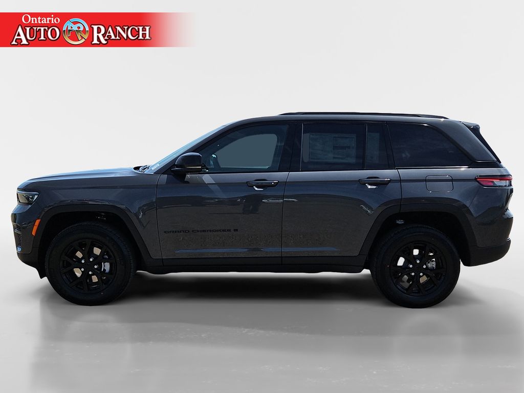 2025 Jeep Grand Cherokee Laredo photo 2
