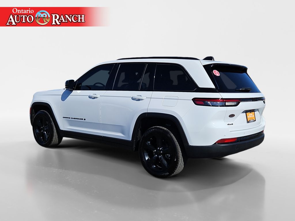 2023 Jeep Grand Cherokee Altitude photo 3